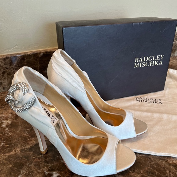 NIB Badgley Mischka Eavan Open Toe Wedding White Satin Pumps/Heels - Picture 12 of 13